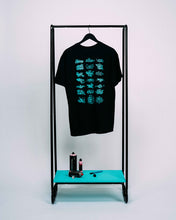 Charger l&#39;image dans la galerie, T-shirt noir tags équipe Background
